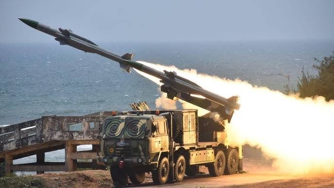 KushalSinha001's tweet photo. I think we are not giving due credits to our indigenous Akash SAM System. Social media is flooded with people singing laurels for Russian S-400. No doubt that S-400 performed impeccably but we should also give credits to Akash system and other indigenous platforms. https://t.co/JeNRP1azSE