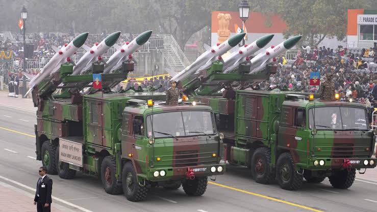 KushalSinha001's tweet photo. I think we are not giving due credits to our indigenous Akash SAM System. Social media is flooded with people singing laurels for Russian S-400. No doubt that S-400 performed impeccably but we should also give credits to Akash system and other indigenous platforms. https://t.co/JeNRP1azSE