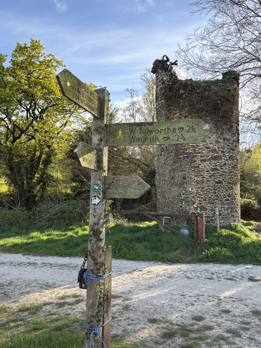 OurScapes's tweet photo. Have the best #FingetpostFriday everyone 

#clairetower
#lulworth 

#FingerpostFri https://t.co/jzuGF0rlPZ