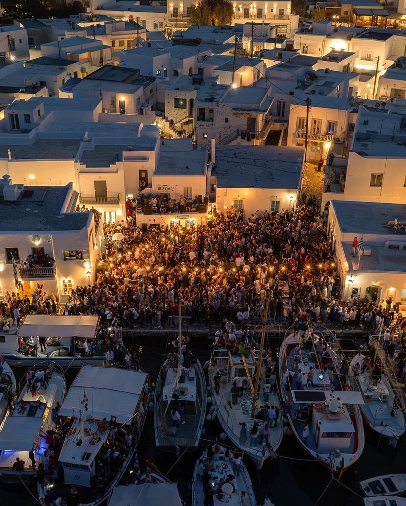 GreeceTours's tweet image. Greek Islands Edition! 🎉

Sunset cocktails, beachfront beats, and unforgettable nights, your Greek island escape is calling! Dance under the stars, dive into turquoise waters, and live the ultimate summer dream.

#GreekIslands #IslandParty #SunsetsAndBeats🏝️