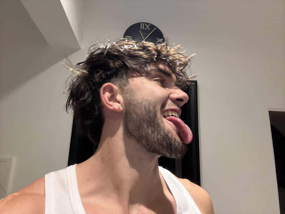 me acabo de enterar del tamaño de mi lengua 👅