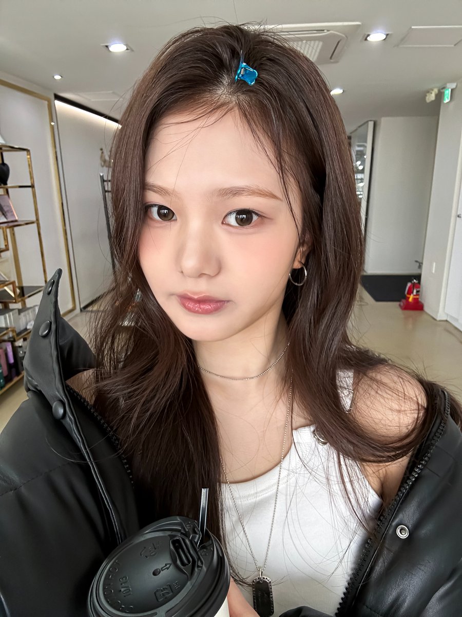 KIIRAS_member's tweet photo. [ #LINGLING ] 안녕하세요 KIIRAS 링링입니다!🦋
오랜만에 인사 드려요! 키라스 멤버로 공개되어 
정말 행복하고 설레요.🌸
특히 공개되자마자 이렇게 많은 관심과 사랑을 받아서 
너무 감사하고, 아직도 신기해요💖
곧 만나요~~🥰

#KIIRAS #키라스
#KILLMABOSS https://t.co/PKRj0T0Pos