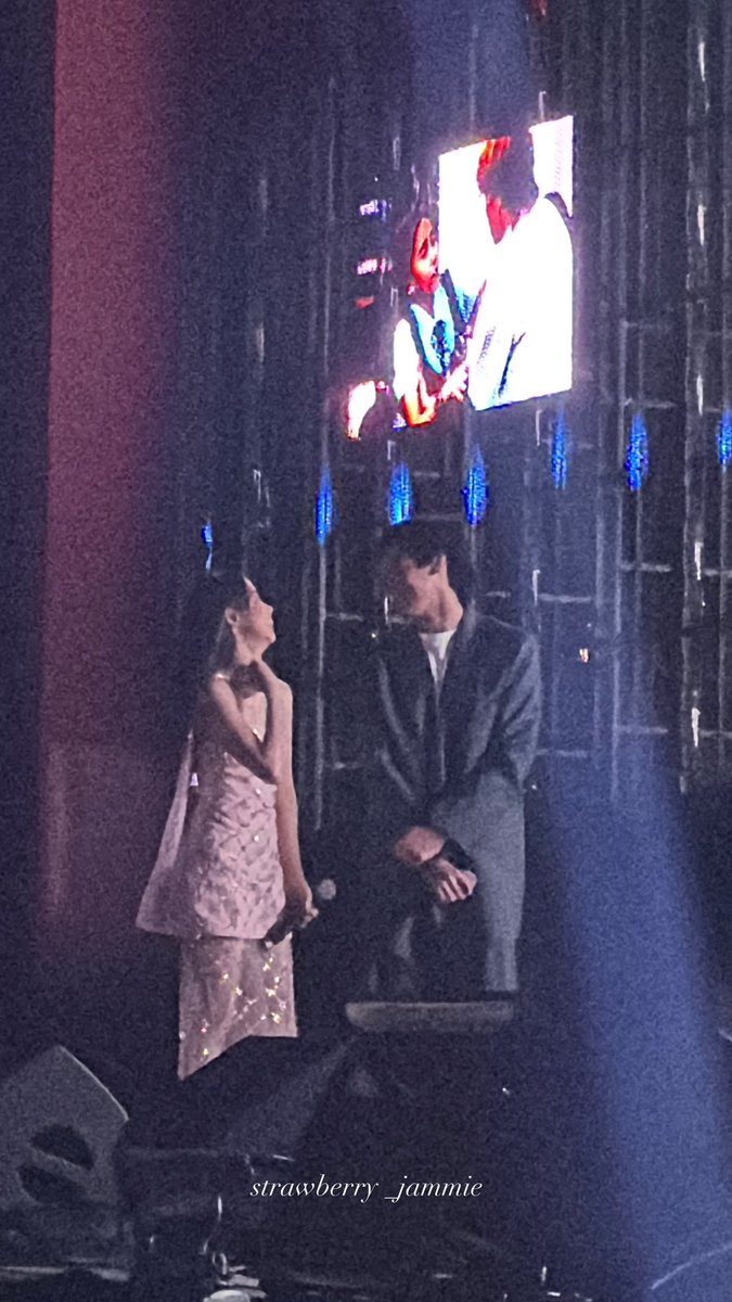 I love you, my Ashdres! Kahit sobrang labo ng pics nato eh sobrang genuine ng smiles nila.🥺💛🩵