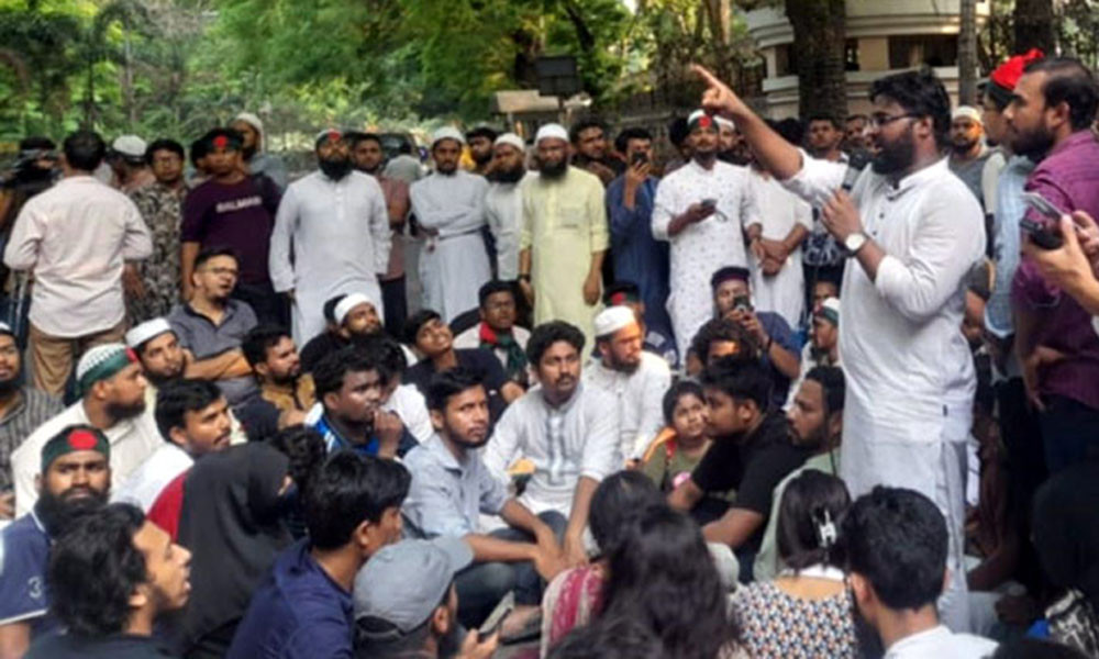 আ. লীগ নিষিদ্ধের দাবিতে সকালেও বিক্ষোভে উত্তাল যমুনা