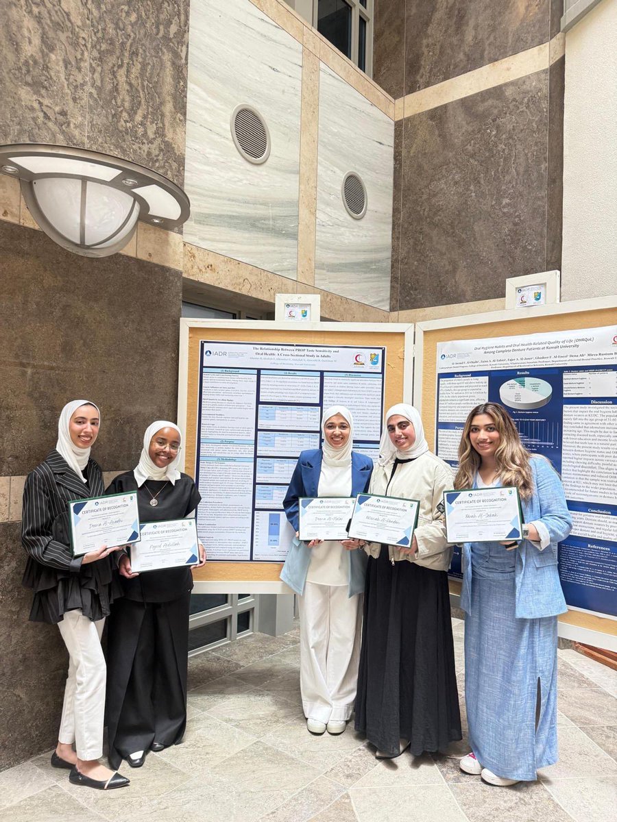 كرمت كلية طب الأسنان بمركز العلوم الطبية في #جامعة_الكويت الفائزين بمسابقة هاتون للأبحاث لفئة الطلبة للعام الأكاديمي 2024-2025، والتي نظمها فرع الكويت للمنظمة الدولية لأبحاث طب الأسنان KuADR بحضور نائب مدير الجامعة للعلوم الطبية أ.د. نورة السويح.