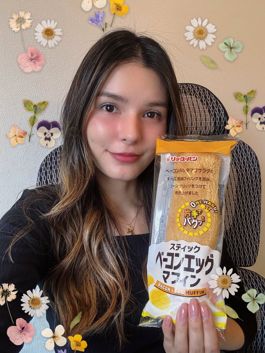 KellyAnn716's tweet photo. ちょっと遅め？のランチ時にオススメお惣菜パン紹介〜🥪

ずっとお気に入りなのは「もちもちカレーチーズ」🤤
この「スティックベーコンエッグマフィン」はブランチにも良いなぁ✨
#リョーユーパン 
https://t.co/NrUy1UHYqC https://t.co/RICcMfan0d