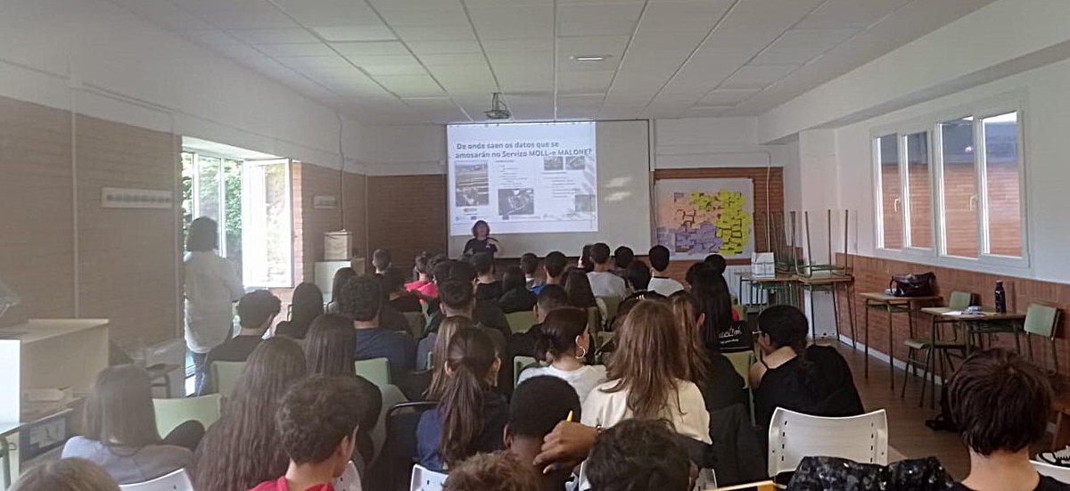 Fundación CETMAR (@fundacioncetmar) on Twitter photo Ayer estuvimos en el IES Miguel Ángel González Estévez de #Carril contando cómo el Observatorio Costeiro de la <a href="/Xunta/">Xunta de Galicia</a> de Galicia y Copernicus Marino proporcionan datos a MOLL-e MALONE, un servicio para apoyar a la gestión del #berberecho y #mejillón en la ría de #Arousa Ayer estuvimos en el IES Miguel Ángel González Estévez de #Carril contando cómo el Observatorio Costeiro de la <a href="/Xunta/">Xunta de Galicia</a> de Galicia y Copernicus Marino proporcionan datos a MOLL-e MALONE, un servicio para apoyar a la gestión del #berberecho y #mejillón en la ría de #Arousa