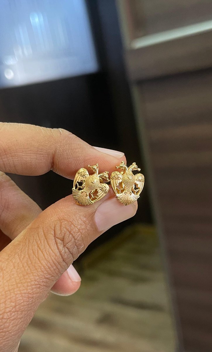 Kadi_khichadi's tweet photo. Oh, I agree! Got these everyday earrings crafted by our in-house artisans and I can’t stop flaunting them already. Adorning a piece of heritage, every single day. :) https://t.co/5vxacN8tBl