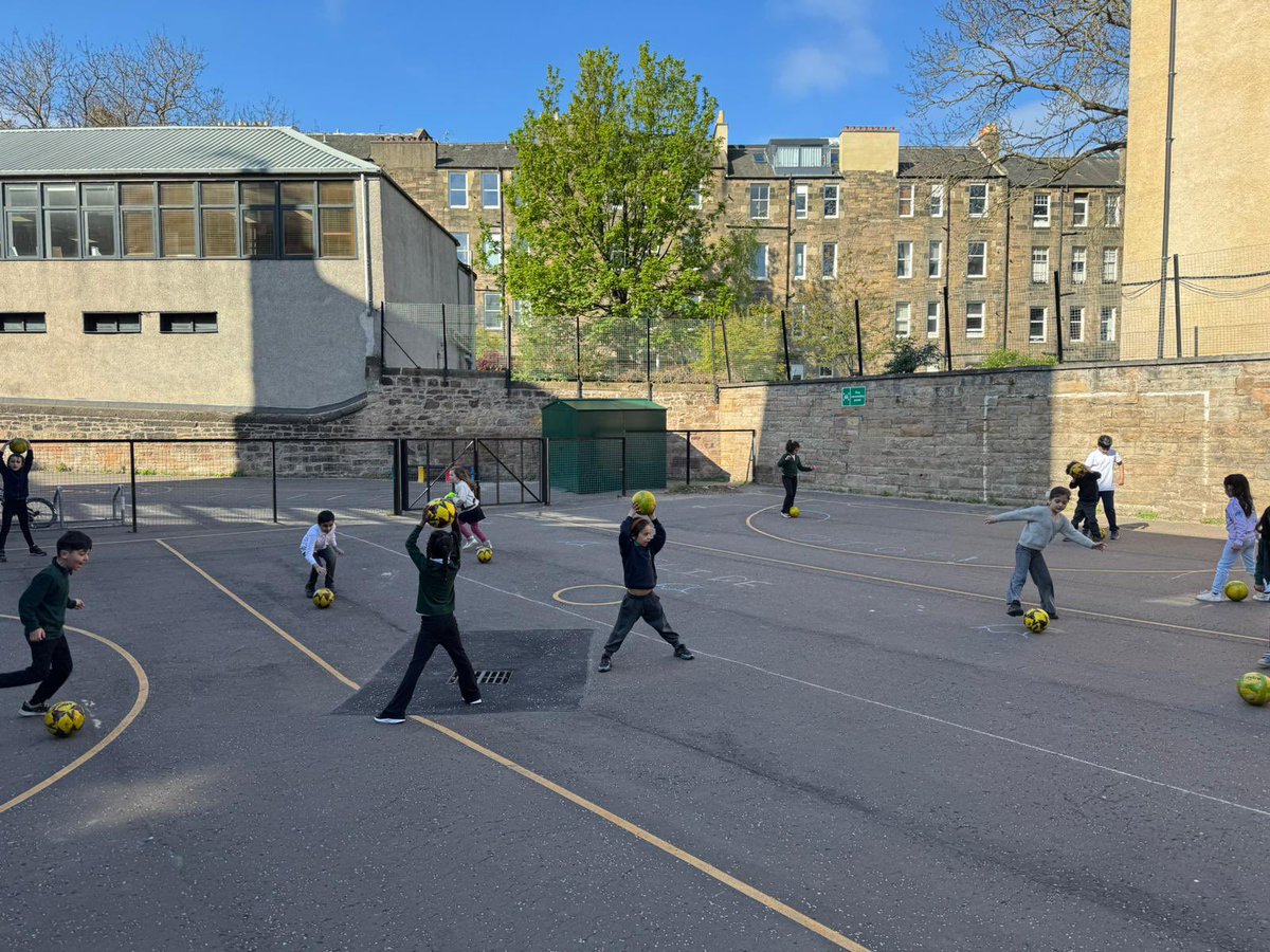 ⚽️ CURRICULAR FOOTBALL ⚽️

Onto our next block of curricular sessions with <a href="/thomassteedman6/">Thomas Steedman</a>, this time with <a href="/AbbeyhillPS/">Abbeyhill Primary</a> and <a href="/LeithWalkPS/">Leith Walk Primary School</a>

Let’s hope the weather continues next week! ☀️😄