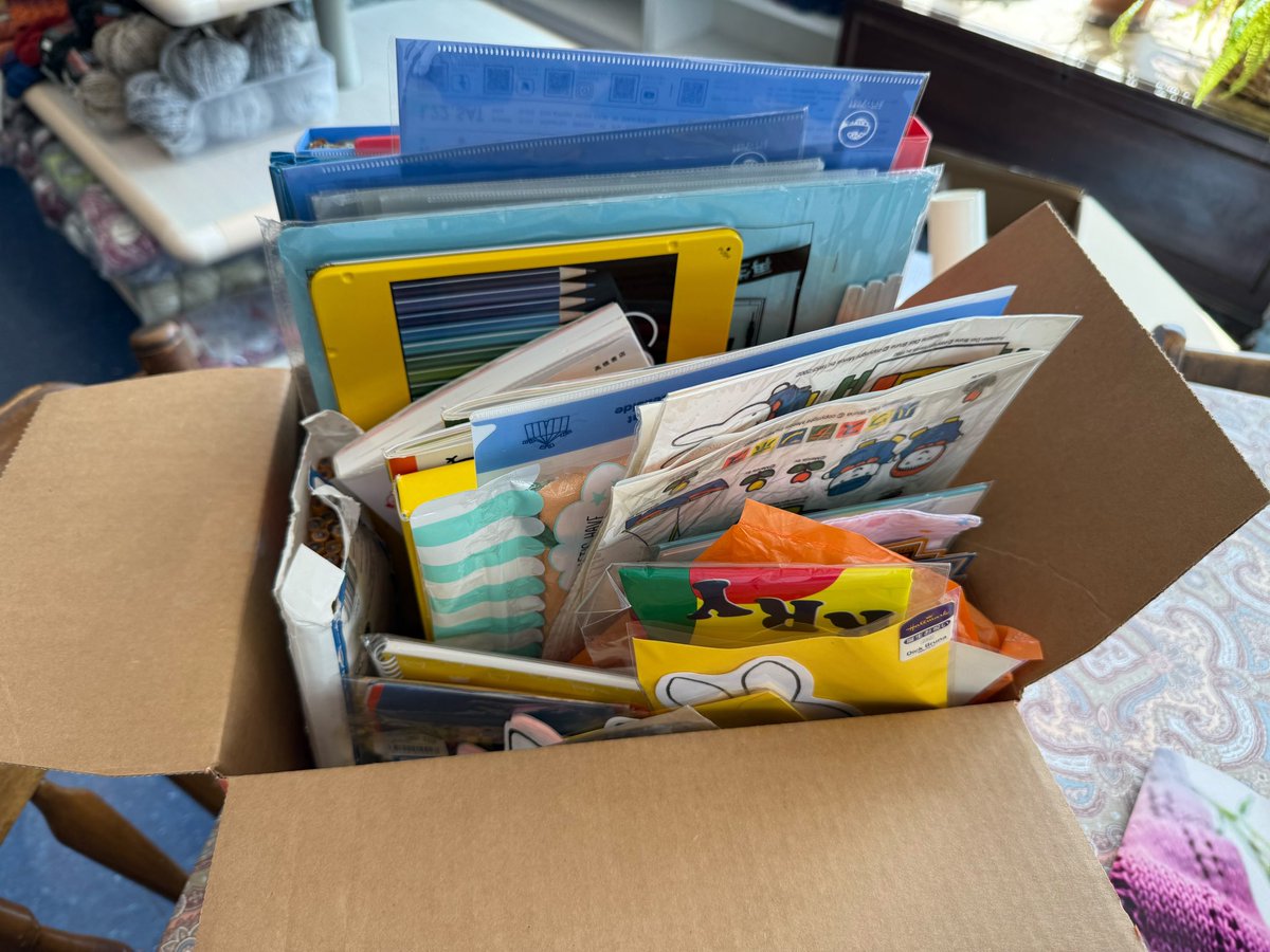 NPOLittleSeedS's tweet photo. 文房具、生活用品、衛星用品、子供用品を、アメリカを拠点としカザフスタンなどの世界中の孤児を引き取り支援している「Motherless Child Foundation, Inc.」様に寄付して参りました。子供達が少しでも笑顔になる様にこれからも出来る限りのことをやって参ります。
 #npolittleseeds  #寄付 https://t.co/Ofx0ZuCefG
