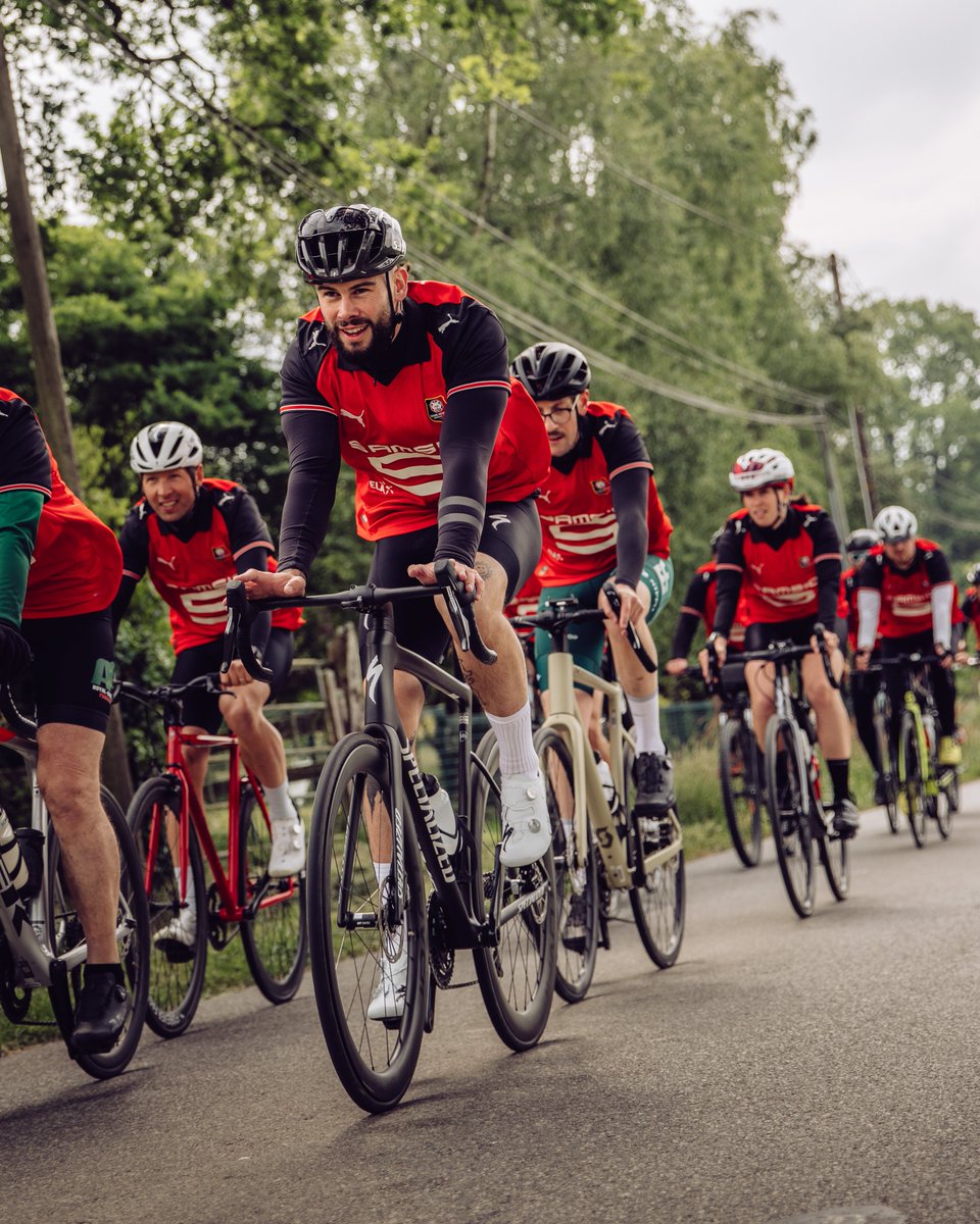 𝑫𝒆 𝑷𝒂𝒓𝒊𝒔 𝒂̀ 𝑹𝒆𝒏𝒏𝒆𝒔, 𝒓𝒆𝒕𝒓𝒂𝒄𝒆𝒓 𝒍’𝒉𝒊𝒔𝒕𝒐𝒊𝒓𝒆...

Un héritage à endosser,

Pour un peloton au cœur Rouge et Noir. 🔴⚫️