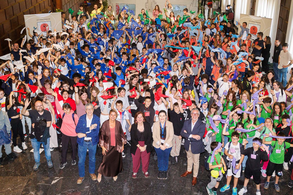 300 alumnos de Escuelas Asociadas de la <a href="/UNESCO_es/">UNESCO en español 🏛️#Educación #Ciencia #Cultura</a> visitan mercados de #Zaragoza para conocer los productos del recetario de #JuanAltamiras y el Patrimonio artístico de la ciudad.
+Info: x.gd/pRBjy

<a href="/sarafernandezes/">Sara Fernández Escuer</a> 
Fotos: Dani Marcos <a href="/zaragoza_es/">AyuntamientoZaragoza</a>
