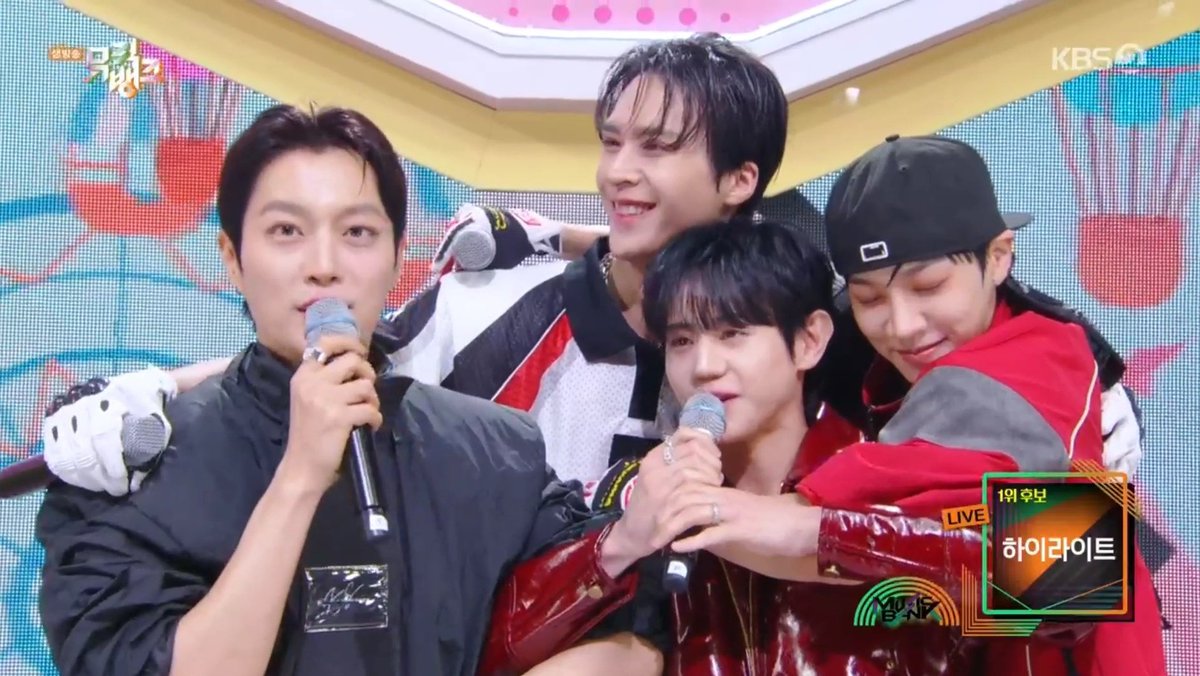 FANDOM HUG #Chains1stWin