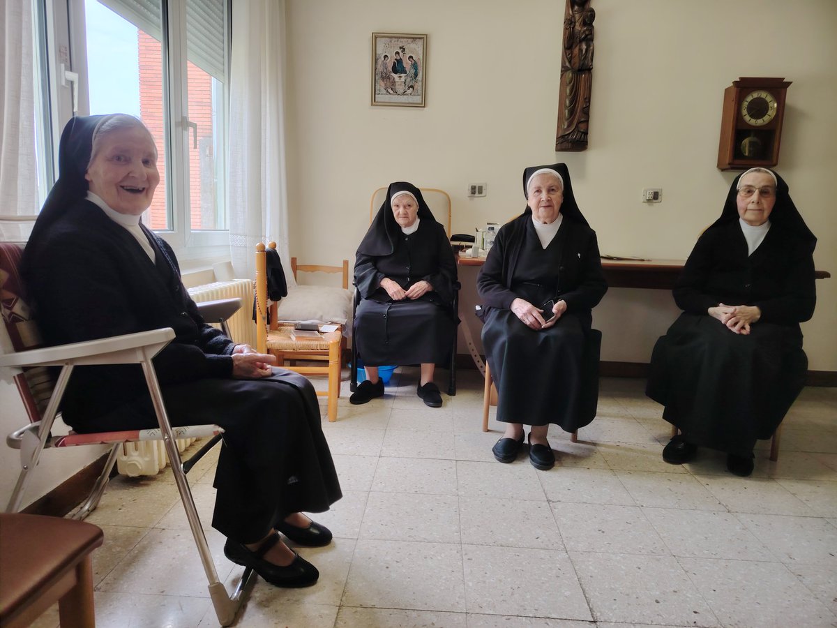 La conexión con Gipuzkoa del Papa #LeoneXIV . La encontramos en el convento de las monjas agustinas de Errenteria. Lo visitó hace unos 20 años. Rosalia, komentu honetako Ama Nagusiak <a href="/radioeuskadi/">Radio Euskadi</a> n kontatzen digu. Albistea <a href="/GUAUgureaudioa/">GUAU gure audioa</a> plataforman.