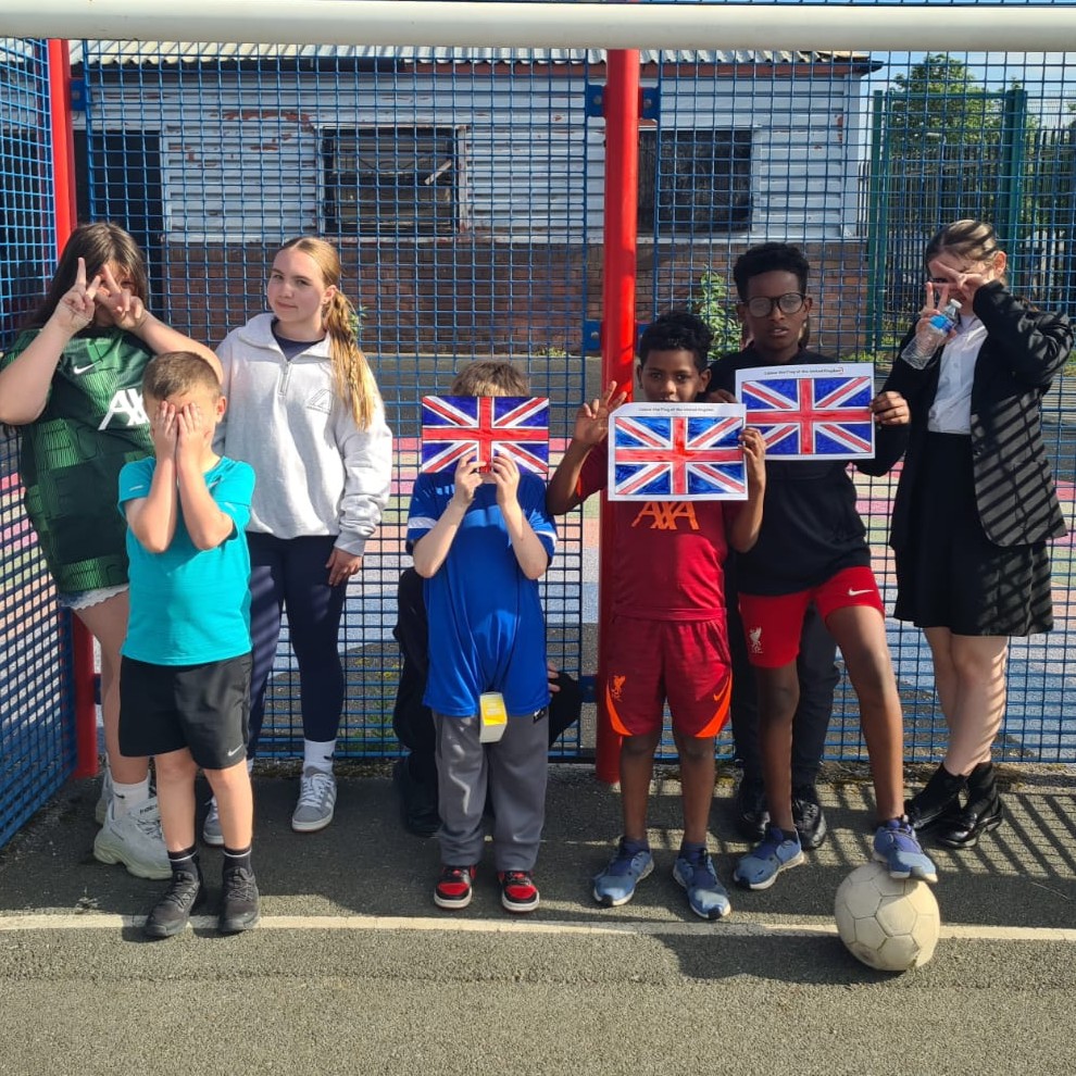 RVDT_Liverpool's tweet image. Our youth club commemorated VE Day yesterday with a special afternoon tea - strawberries and cream - and painted the Union Jack 🇬🇧 
A great way for young people to enjoy sports, games and lots of activities. Weds evenings. #youthclub #lessscreentime #busyandactive