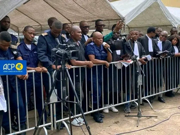 tazyphilly1's tweet photo. Le défunt policier de circulation routière, Fiston Kabeya, a subi un traumatisme crânien à cause des coups reçus à la tête, conduisant à sa mort, selon les rapports médicaux légaux lus jeudi par le greffier de la Cour militaire de Kinshasa-Gombe, lors du procès en continuation opposant le parquet militaire à sept policiers commis à la sécurité de la Première ministre de la République démocratique du Congo, Judith Suminwa, accusés de violation des consignes et homicide.

«Le policier Fiston Kabeya de la circulation routière est mort du traumatisme crânien de suite des coups lui administrés au niveau de la tête, ce qui a provoqué une hémorragie cérébrale», a dit le greffier.
Source : ACP
@fatshi13_ @SuminwaJudith , @Interieur_RDC ,@ConstantMutamba