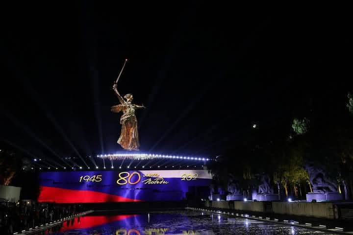 #9DeMayo 
¡Día de la Victoria! 
¡Viva la Unión Soviética!
¡Viva el Ejército Rojo! 
¡Viva Rusia!
.
Victory Day!
Long live the Soviet Union! Long live the Red Army!
Long live Russia!
.
День Победы! Да здравствует Советский Союз! Да здравствует Красная Армия! Да здравствует Россия!