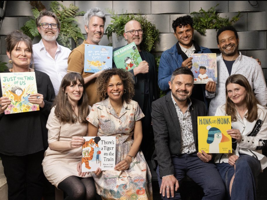 oscarsbookprize's tweet image. ✨What a night to remember!✨
On Tuesday, we celebrated the joy of storytelling at the Oscar’s Book Prize Winners Ceremony — and what a magical evening it was! 🌟📚
It was incredible celebrating this year’s outstanding winner Polly Noakes and the shortlist. 📸 PA Wire