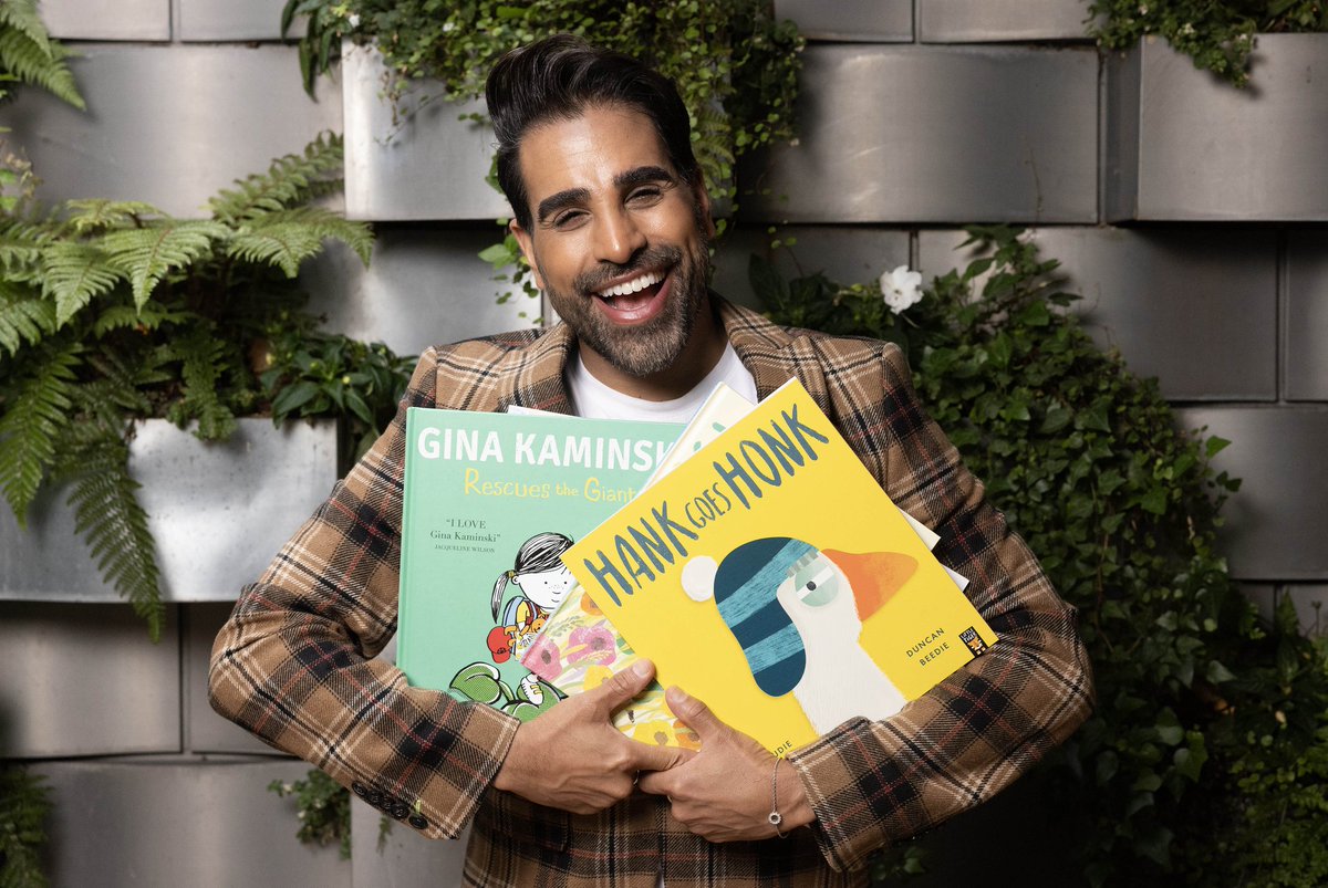 oscarsbookprize's tweet image. ✨What a night to remember!✨
On Tuesday, we celebrated the joy of storytelling at the Oscar’s Book Prize Winners Ceremony — and what a magical evening it was! 🌟📚
It was incredible celebrating this year’s outstanding winner Polly Noakes and the shortlist. 📸 PA Wire