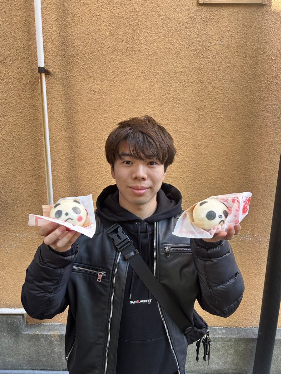 部員紹介10人目

【名前】　佐藤駿
【学部学年】　政治経済学部4年
【誕生日】　2月6日
【所持級】　7級
【趣味や特技】　サウナ　ゲーム
【得意なエレメンツ】　ルッツ
【一言】　大学とスケート両方集中しながらがんばっていきたいです！

#明治大学　#やっぱり明治がナンバーワン　#や明N1