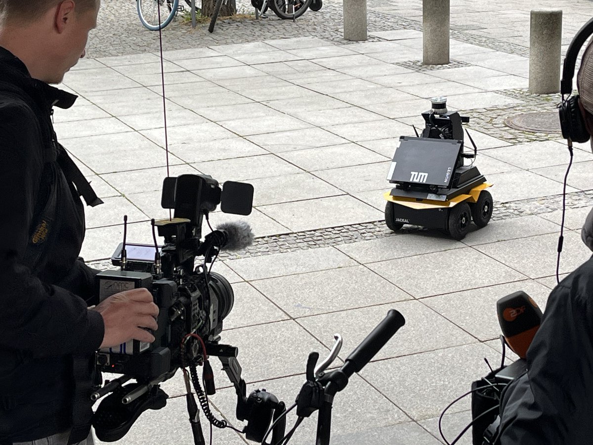 learnsyslab's tweet image. We hosted @ZDF @morgenmagazin to film a story about our crowd navigation project running SICNav. It should air on Monday 12 May 2025 between 05:30 and 09:00.        

SICNav @IeeeTro paper: sepehr.fyi/projects/sicna…

Find us at #ICRA2025: WeET14.6, Wed. 21 May 17:05, Room 402.