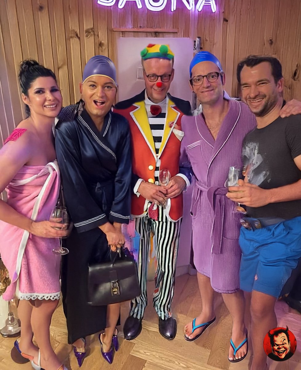 Ist das echt?

Bademantelcontent kann ich.

Wir sind die Saunafreunde Aufguss 09,
der erste deutsche Spitzenschwitzverein.