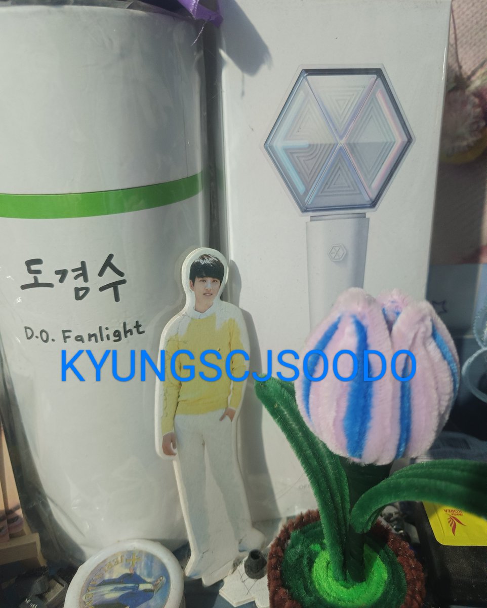cjsoodo's tweet photo. IF ANYONE IS INTERESTED YOU CAN SEND ME A DM.

EXO LIGHT STICK FOR SALE
D.O. FANLIGHT FOR SALE

#exo https://t.co/tPXYDJkKfW