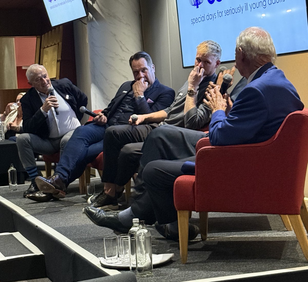 FrankieSk8's tweet image. Fantastic night in the company of the brilliant @AaronRamsdale98 @BobWilsonBWSC @emmsb30 @GrahamStack1 @rosenthal_jim #JohnLukic and of course my absolute fave goalie @thedavidseaman in aid of the amazing Willow Foundation - thank you to everyone who came along to support💜