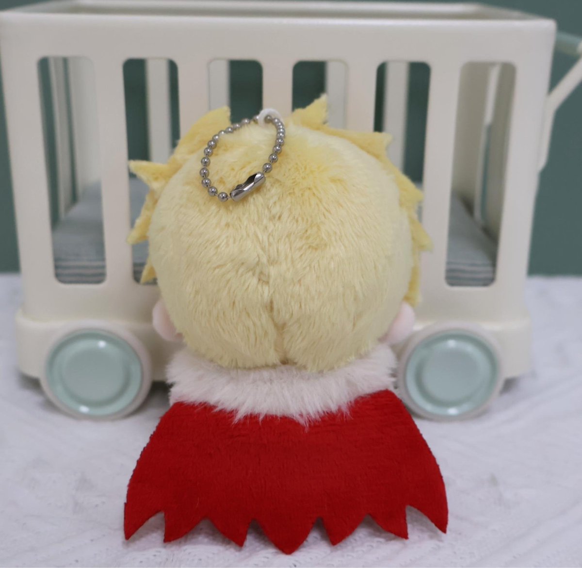 10깅 십걸 바쿠고 인형 구매 원하시는 분 계실까요? 구매 원하시면 알티 한 번씩 부탁 드립니다🥹 망토 분리 가능합니다!