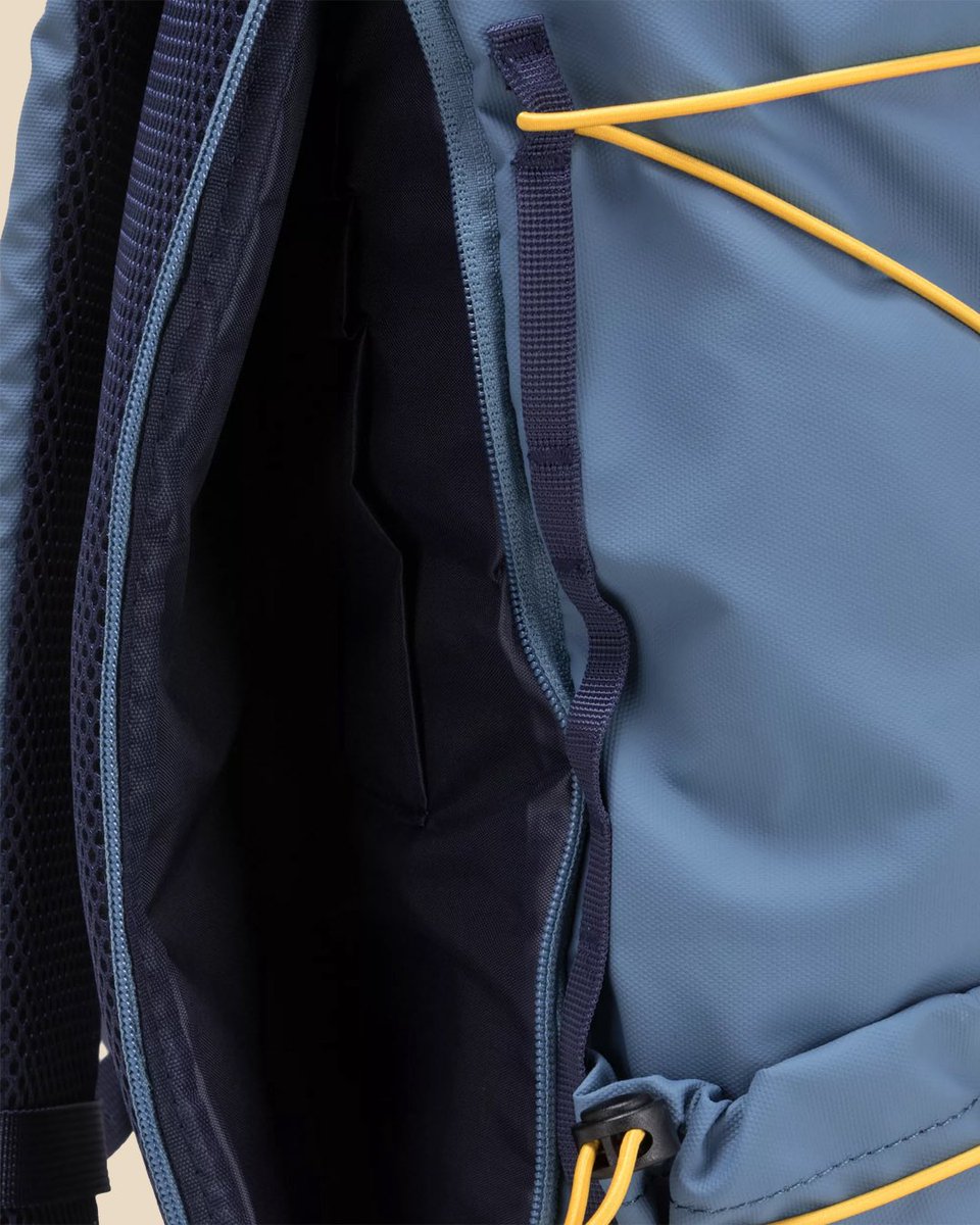 YardsStore's tweet image. Designed for movement, made for the everyday.

The @elliker Wharfe Backpack in Steel Blue delivers 22L of functional storage with a water resistant finish. Perfect for daily commutes or weekend hikes.

#yardsstore #elliker #travelbackpack #hikingwear #dailybag