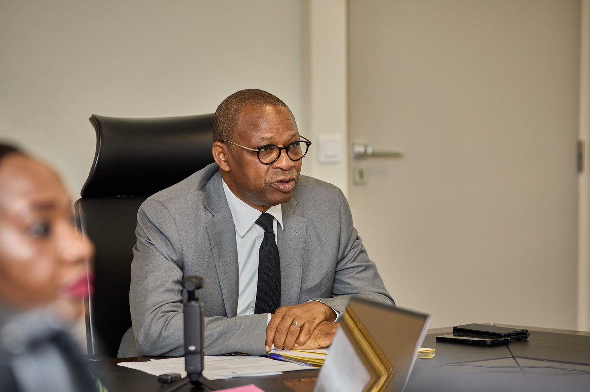 Fier d’avoir présidé la réunion des ministres de la Protection Sociale de l’#UEMOA.

Ensemble, renforçons la solidarité régionale pour une UEMOA plus juste et plus proche des peuples.

#MAK #Solidarité #MaitreAdamaKamara