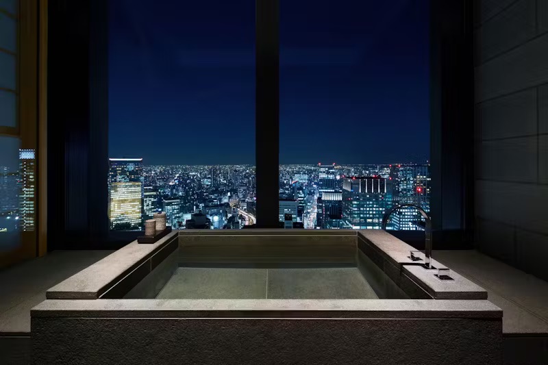 sora_413_'s tweet photo. 今東京で最も注目されている高級ホテルといえば、ここ。
全室71平米以上という贅沢な広さを持つ客室は、和テイストのシンプルなインテリアで落ち着きます。もちろん、お約束の絶景もあります。お値段も贅沢なので、特別な夜だけの贅沢

#GEEKHOTELS  ＃東京　高級ホテル https://t.co/uv5eHHwKaq