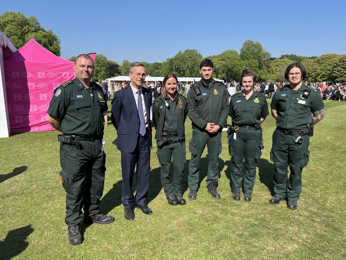 Daniel Elkeles (@danielelkeles) on Twitter photo At Buckingham Palace Gold Duke of Edinburgh Award presentation for both my sons (with 5,000 others) and popped over to say hello to the <a href="/Ldn_Ambulance/">London Ambulance Service</a> team on duty. At Buckingham Palace Gold Duke of Edinburgh Award presentation for both my sons (with 5,000 others) and popped over to say hello to the <a href="/Ldn_Ambulance/">London Ambulance Service</a> team on duty.