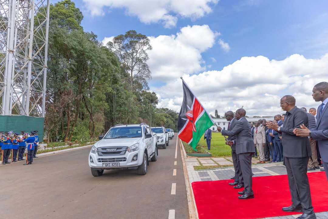 PHIAMAX's tweet image. President @WilliamsRuto today handed over disease surveillance vehicles to county governors at @StateHouseKenya, a step towards stronger public health and emergency response.

@NakuruCountyGov was ably represented by H.E Governor @susankihika.
#FocusedOnServiceDelivery…