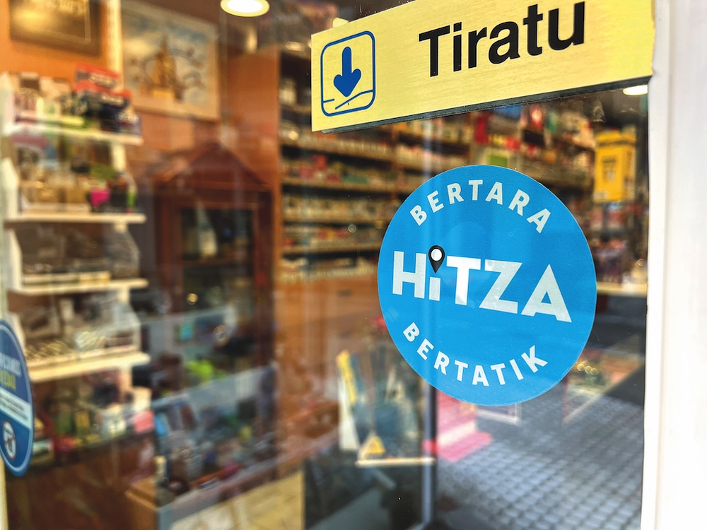 Tokiko establezimenduen gida egin du HITZAk.

Ezagutu gure eskualdeetako komertzio, ostalaritza gune eta zerbitzu txikiak, bertakoaren alde apustu egiten dutenak, euskararen alde egunerokoan ari direnak… Bertakoek bertakoentzat, bertara bertatik.

bidasoa.hitza.eus/2025/05/09/hon…
