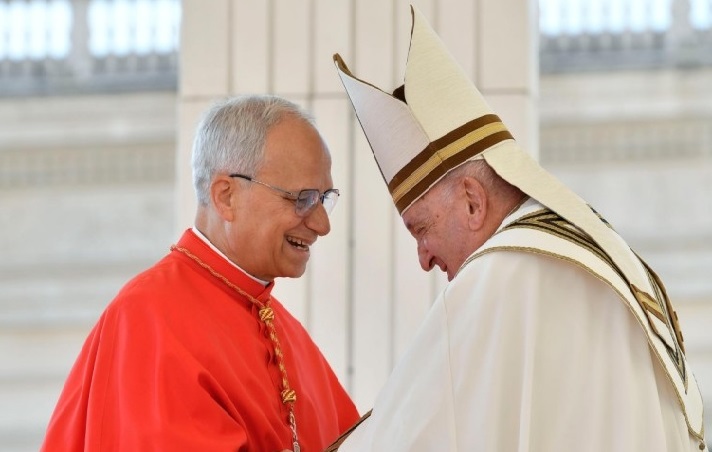 El es Pedro y las Siervas de San José estamos con él para seguir el camino de la Iglesia hoy. El nos confirmará en la fe. Oramos y confiamos. Bienvenido León XIV