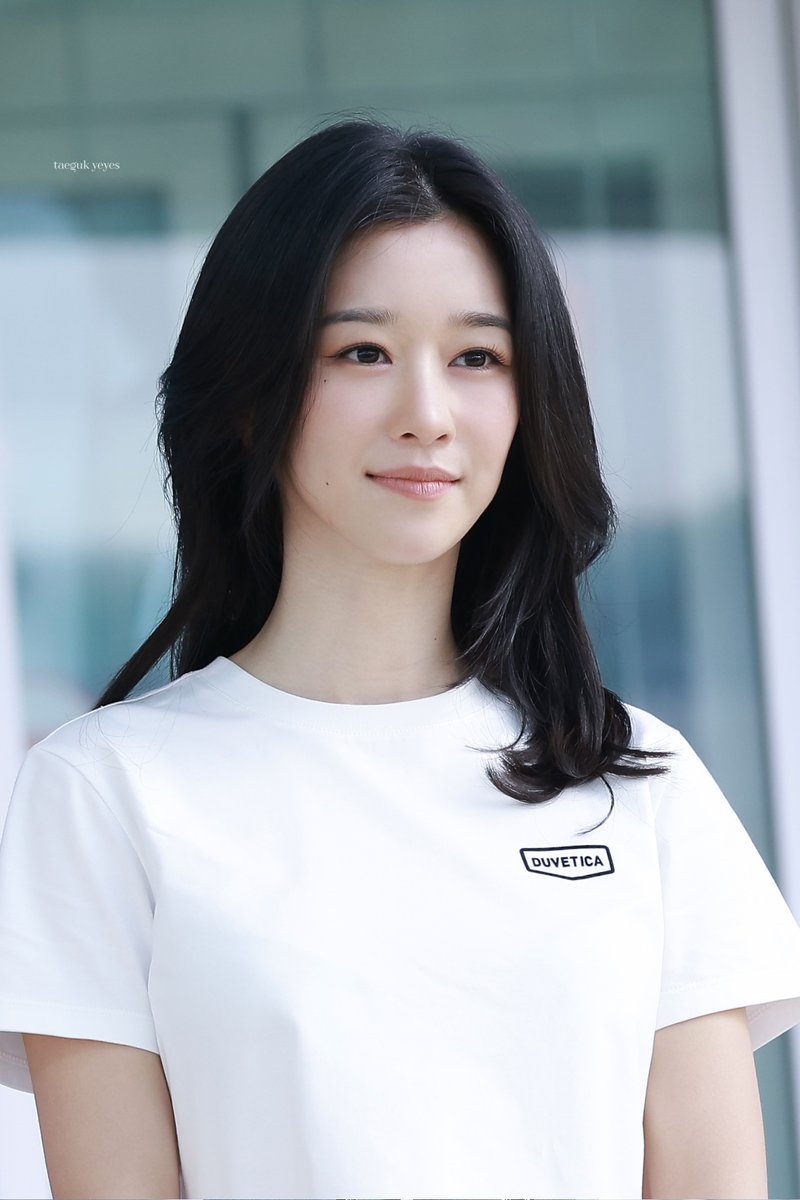 taeguk_yeyes's tweet photo. [2025.05.07]

Effortlessly charming 💞

#SeoYeaJi #서예지 #ซอเยจี