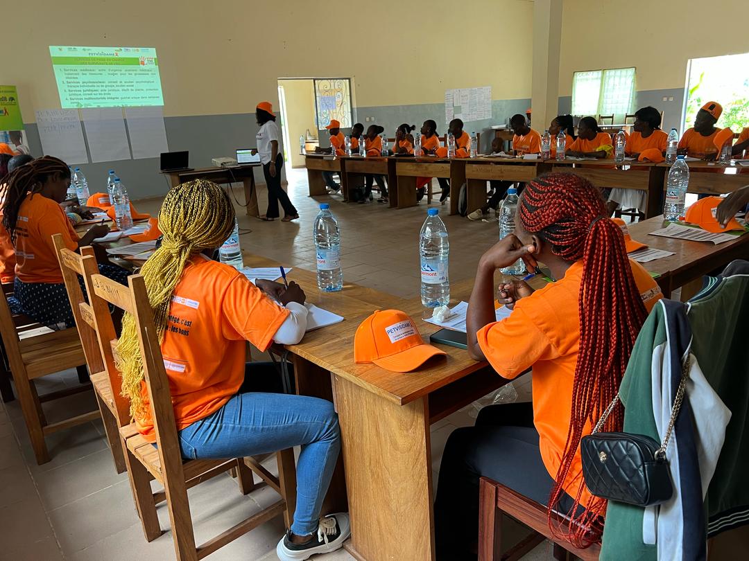 À Meyomessala, le <a href="/RJC_Cameroun/">RJC-CYN🇨🇲 Réseau des jeunes du Cameroun</a> forme 30 PEs dans le cadre de la campagne intégrée sur la #SSR, #PF, #VIH &amp; #VBG.
Lancée hier, la formation continue aujourd’hui.
Demain, cap sur le terrain pour sensibiliser les communautés.
avec #PETVISIDAME en collaboration avec <a href="/AfriYAN_Camer/">AfriYAN Cameroon</a>