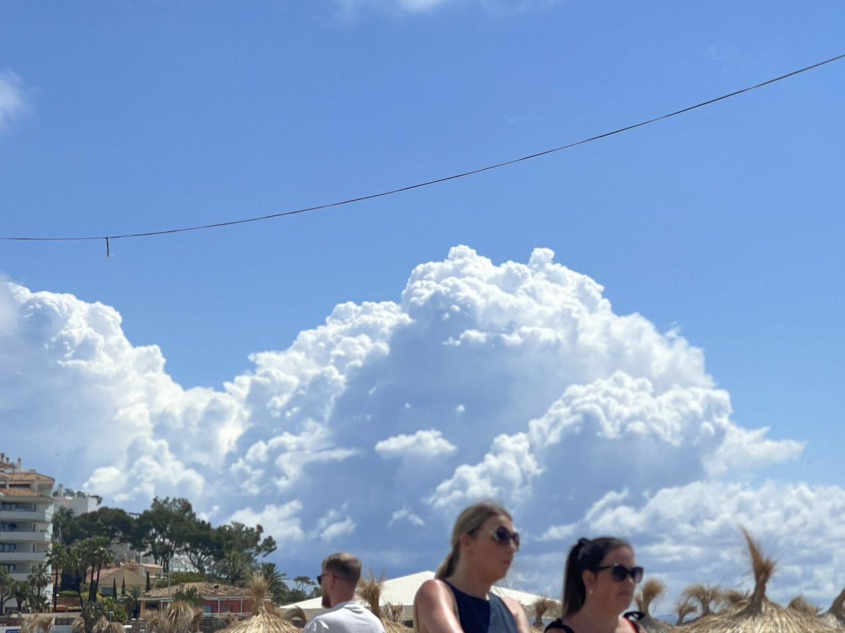 Strong powerful updraughts leading to the development of powerful cumulus congestes clouds over the interior of Mallorca at present