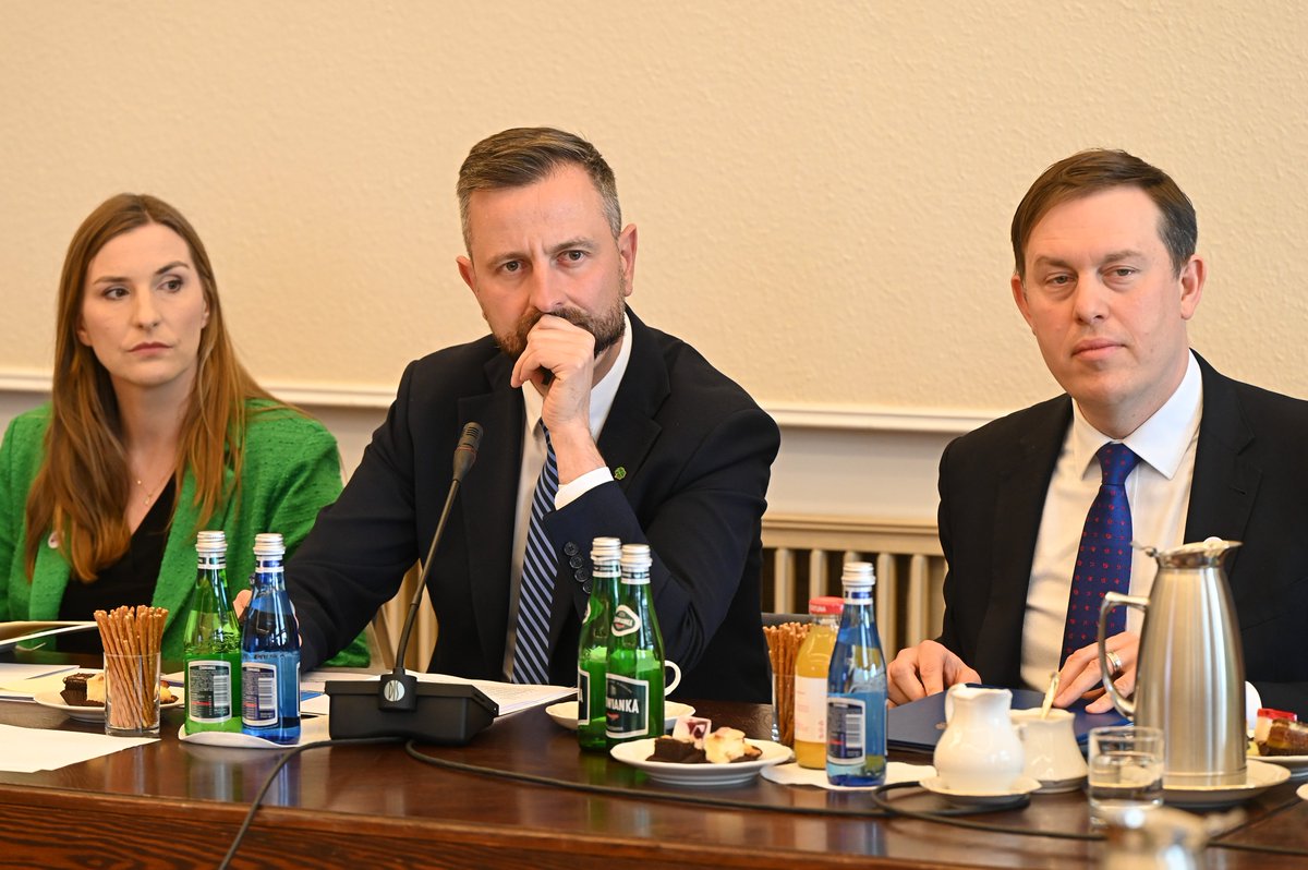 CIR_CSM's tweet image. Rozpoczęliśmy drugi dzień THINK TANK Forum! 

Konferencję oficjalnie otworzyli Minister Sobkowiak-Czarnecka oraz Wicepremier i Minister Obrony Narodowej Władysław Kosiniak-Kamysz.  

Następnie uczestnicy rozpoczęliśmy pierwszy panel dyskusyjny:  „Równoważenie celów zrównoważonego…