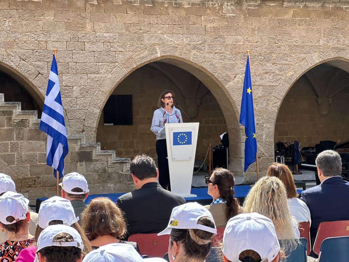 Ευρωπαϊκή Επιτροπή 🇪🇺 (@eeathina) on Twitter photo .<a href="/NioviRingou/">Niovi Ringou</a>: Σήμερα από τη Ρόδο – το σταυροδρόμι πολιτισμών – στέλνουμε ένα ηχηρό μήνυμα: Η Ευρώπη είμαστε όλοι εμείς.
Και η Ευρώπη μας ενώνει.
#EuropeDay .<a href="/NioviRingou/">Niovi Ringou</a>: Σήμερα από τη Ρόδο – το σταυροδρόμι πολιτισμών – στέλνουμε ένα ηχηρό μήνυμα: Η Ευρώπη είμαστε όλοι εμείς.
Και η Ευρώπη μας ενώνει.
#EuropeDay