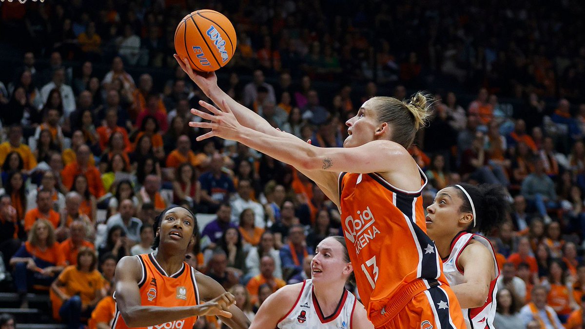A pie de pista (@apiedepistabf) on Twitter photo <a href="/valenciabasket/">Valencia Basket Club</a> 🆚 <a href="/casademontBZ/">Casademont Zaragoza</a>
5⃣ situaciones ofensivas interesantes del primer partido de la final.
¡Haz scroll o guárdalo para después!
#LFEndesa
🎥📷 <a href="/teledeporte/">Teledeporte</a> <a href="/valenciabasket/">Valencia Basket Club</a> 🆚 <a href="/casademontBZ/">Casademont Zaragoza</a>
5⃣ situaciones ofensivas interesantes del primer partido de la final.
¡Haz scroll o guárdalo para después!
#LFEndesa
🎥📷 <a href="/teledeporte/">Teledeporte</a>