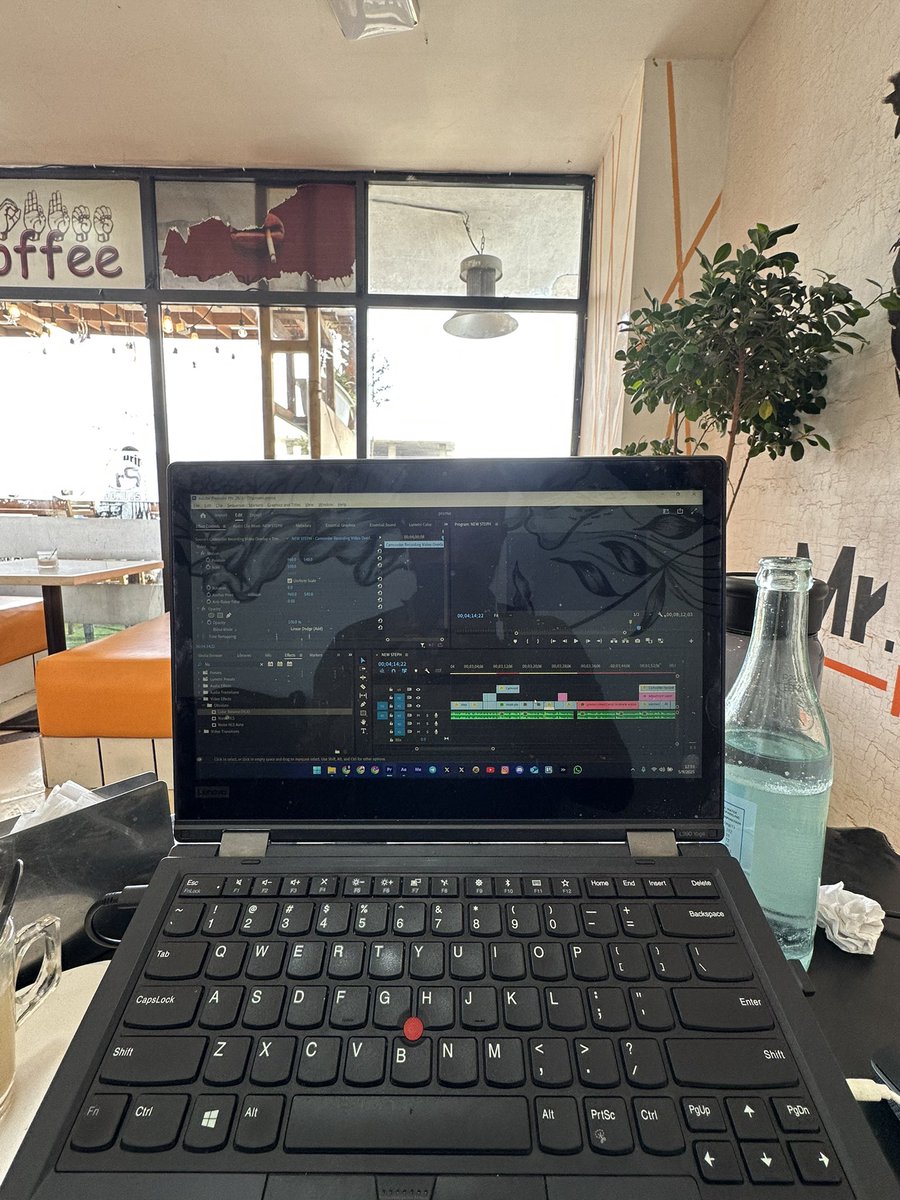 Editing in a cafe 👌
