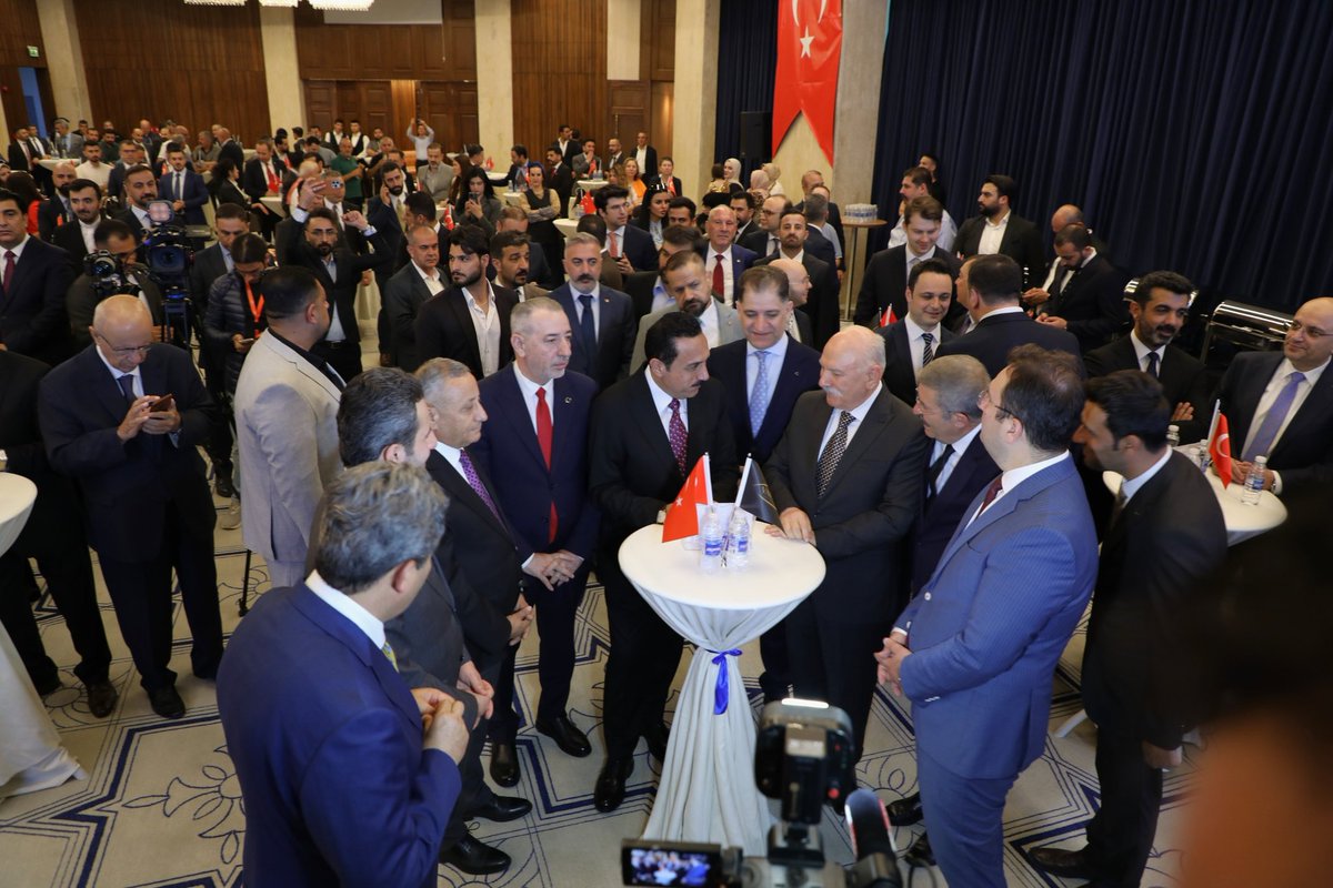 Türkiye Cumhuriyeti Erbil Başkonsolosluğu'nun destekleriyle Odamız tarafından; Irak Kürdistan Bölgesel Yönetimi'nin başkenti Erbil'de "Van Tanıtım Gecesi" düzenlendi.

Geceye; IKBY Oluşumlardan Sorumlu Bölge Bakanı Sn. Aydın Maruf, Erbil Valisi Sn. Umed Xoşnaw, Erbil Başkonsolosu