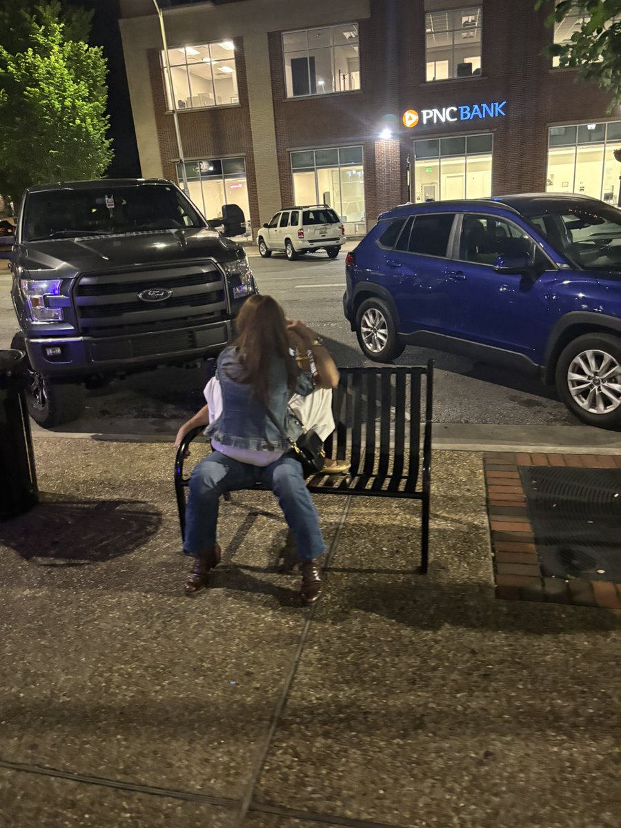 LenBiasCokePlug's tweet image. I have no idea what to caption this. #gradweek