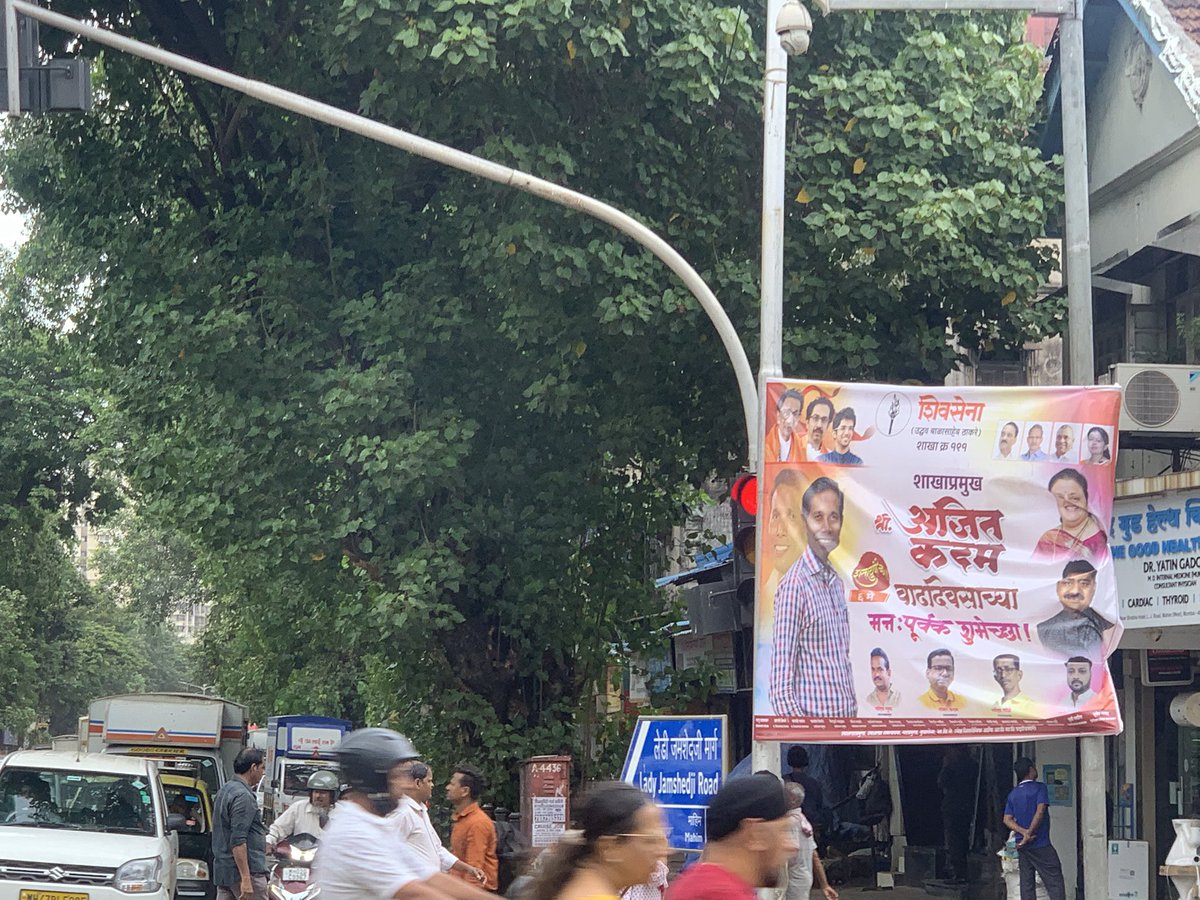 Red signal is open in the left pic and in right pic the hoarding is covering the signal @ shobha hotel, matunga west
#stophoadingculture

<a href="/MTPHereToHelp/">Mumbai Traffic Police</a> <a href="/mybmcWardGN/">WARD GN BMC</a> <a href="/saveshivajipark/">ShivajiMaharajPark ALM</a> <a href="/PrakashBelwade/">Prakash Belwade-Patil</a>