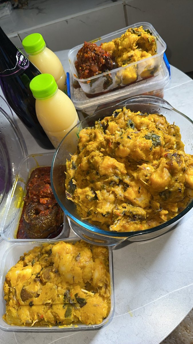You NEED to try this mouthwatering yam porridge loaded with dry catfish, crayfish, diced beef, and the fragrant magic of scent leaf and oziza leaf. It’s paired with a rich, spicy fried smoked panla and ponmo sauce that’ll leave your taste buds dancing!  Get yours now and