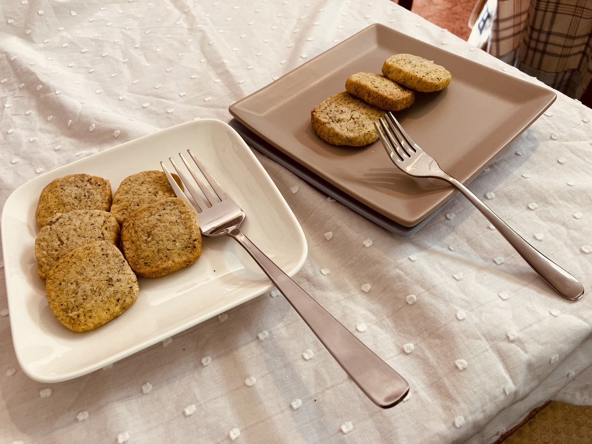 サクサク美味しい紅茶クッキー🍪

提供する際はフォークはお出ししておりません。

#こみっとプレイス 
#紅茶クッキー