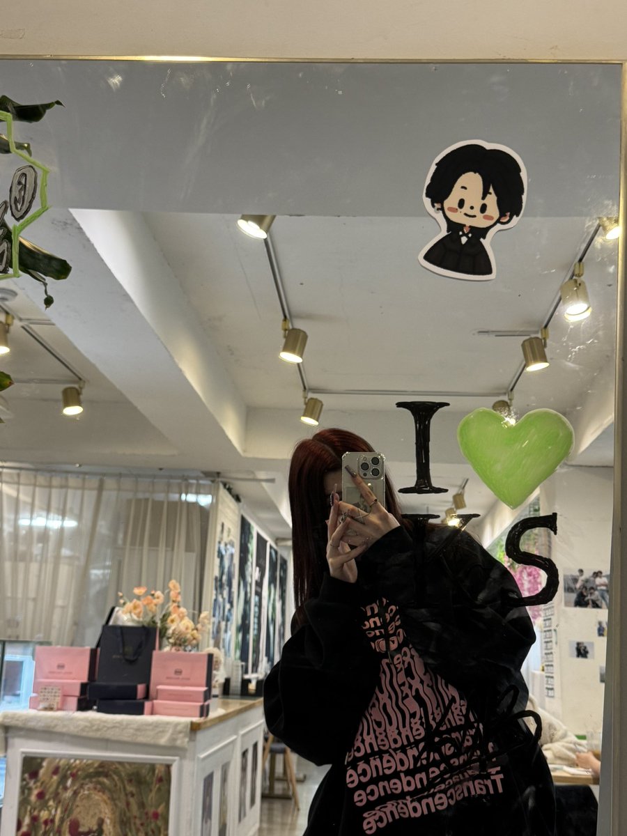 mysunnyharu's tweet photo. such a pretty birthday cafe🥹 guys if you are in korea you should come visit!! its gonna be open tomorrow as well!!🫶🏻
강수님, 생일 축하해여💚💙
#HAPPY_RIVR_DAY #리버가있어_행복한날 
#리버 #노매드 #RIVR #NOMAD https://t.co/oGK0V4RAJP
