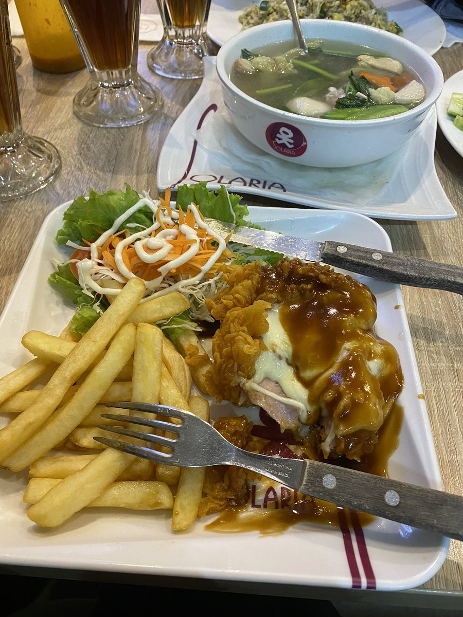 FOOD_FESS's tweet image. kalian biasanya pesen apa di solaria guis ?